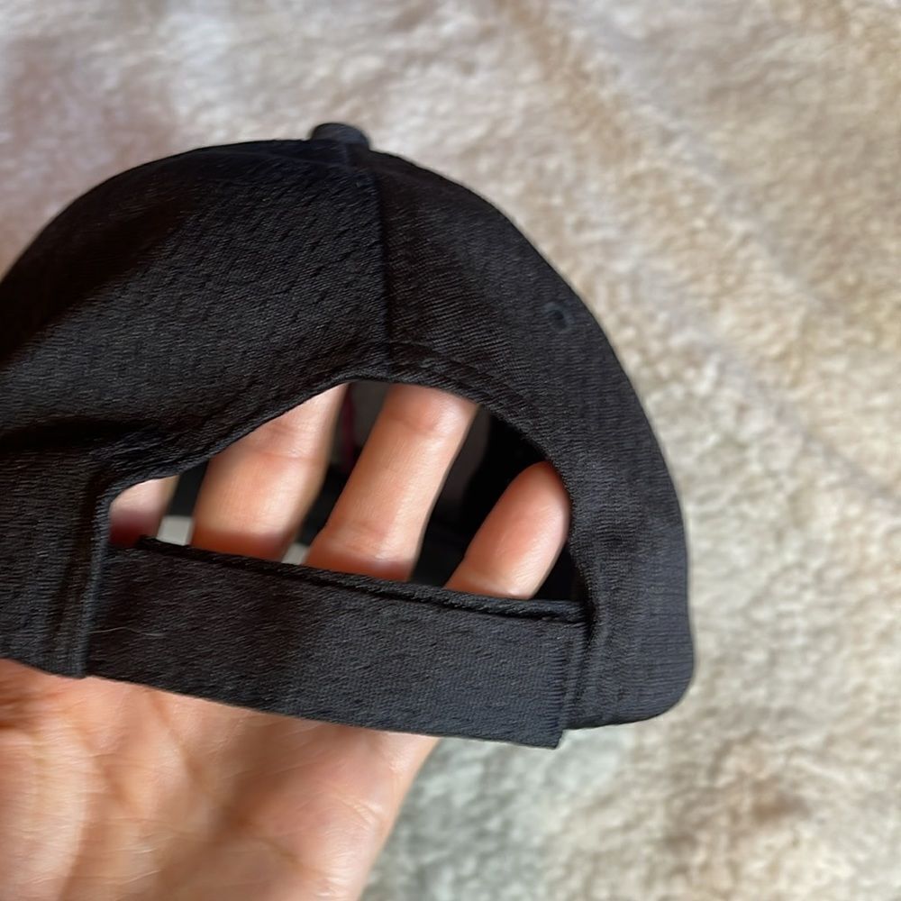 Me hat  - Picture 3 of 5